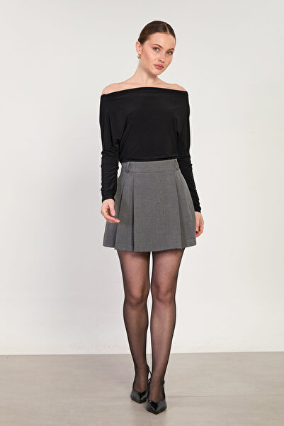 BARRELS AND OIL Women's pleated front mini skirt with shorts - school grey