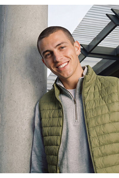 United Colors of Benetton Men's Green Polyester Filled Regular Fit Vest