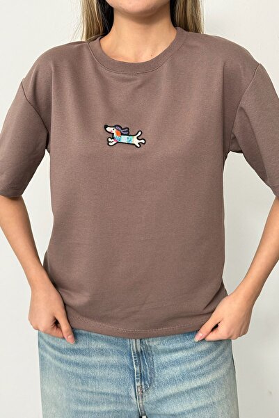 GİYSA Kadın Bisiklet Yaka Köpek Nakışlı 2İp T-Shirt Açık Kahverengi - 26Y 26603