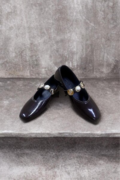 SWORD Casual Flats - Casual Flats Shoes with Pearl and Seal Accessory Band - ...