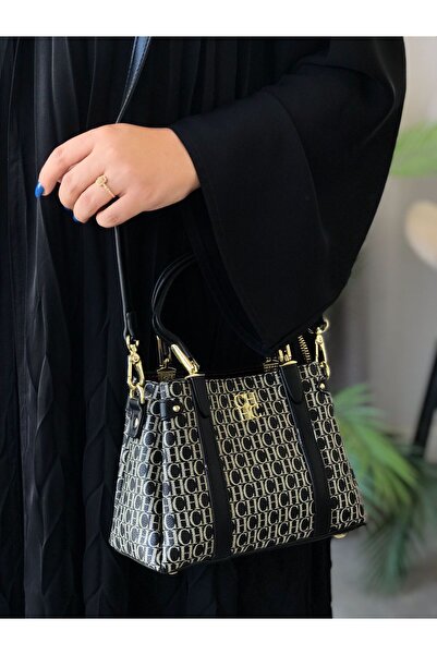 GENERAL A stylish Clutch Bag with a modern and luxurious design.