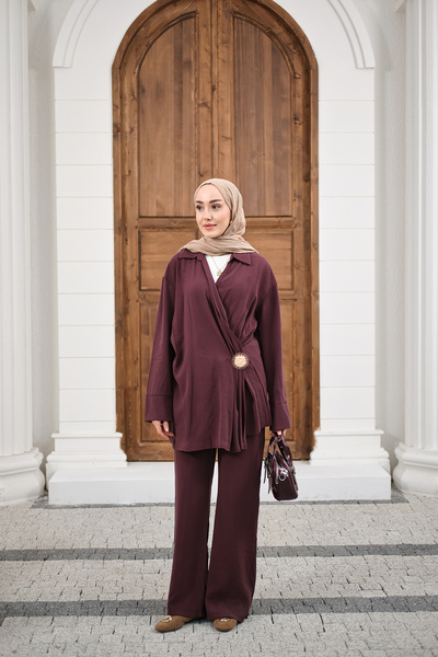 LOCCO Women's Side Tie Brooch Detail Suit Burgundy