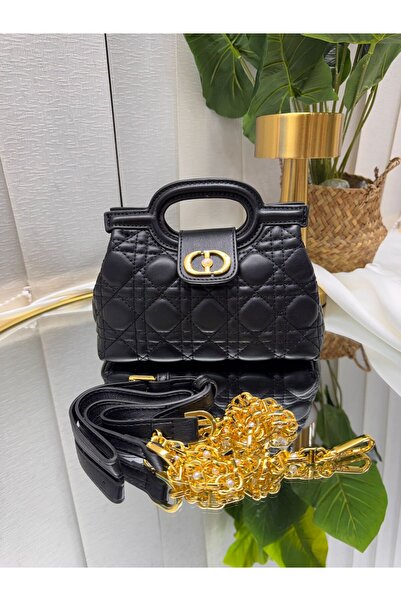 GENERAL A stylish women's Clutch Bag with a sophisticated and compact design.