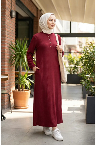 sefamerve Прилепваща рокля с копчета и скромен деколте 2230-01 Бордо