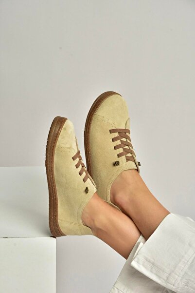 Fox Shoes Y999364002 حذاء رياضي نسائي من الجلد الطبيعي باللون البيج