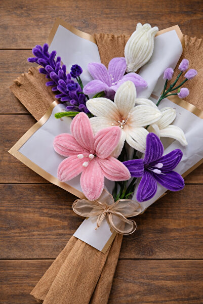 Sevgi burada Hediyelik Şönil Çiçek Buketi (Yeni)