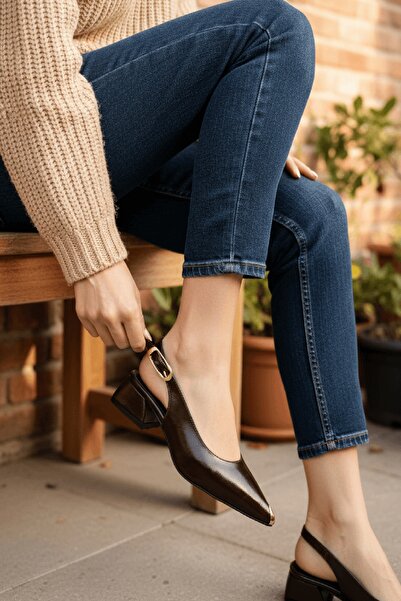 DURUNUN BUTİĞİ Pantofi de balerină cu toc din piele lacuită încrețită maro Du...