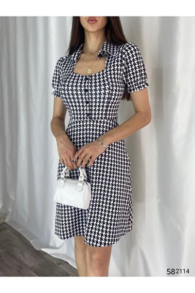 Modafeminen فستان قصير بياقة مربعة ونقشة مربعات باللون الأسود 582114