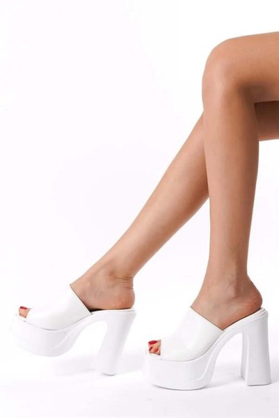 Difolia Kadın Marci Beyaz Geniş Bantlı (12 cm ) Platform Topuklu Terlik 1001