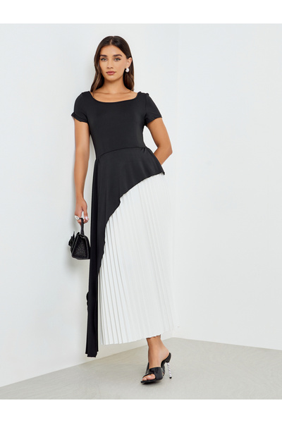 Styli Black Color Block Pleated Maxi Dress