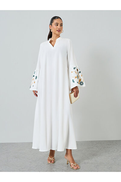 Amirah By Styli White Embroidered Collared A-Line Jalabiya