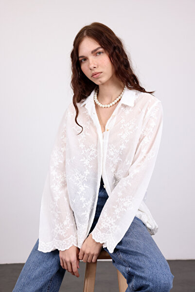 5in1Canpolat Блуза с бродерия в цвят екрю 38887