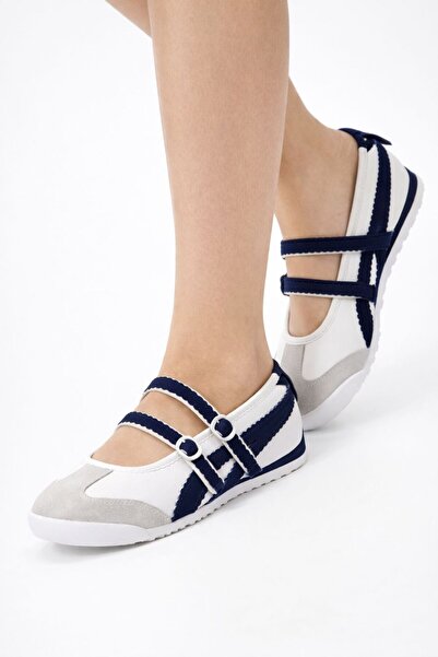 SHOW Women's flat shoes with a stylish sporty look