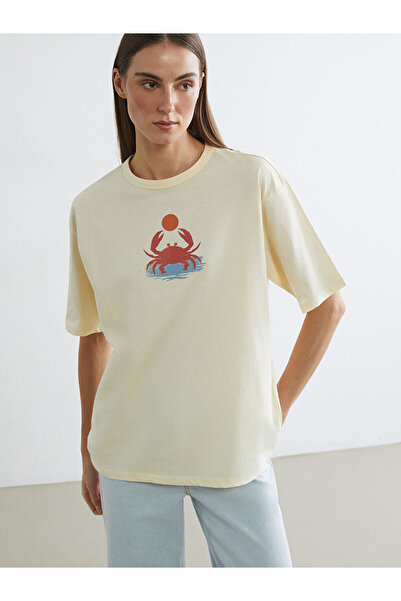 LC Waikiki RMZ GİYİM FARKIYA تي شيرت نسائي مطبوع بياقة روبا وقصة فضفاضة