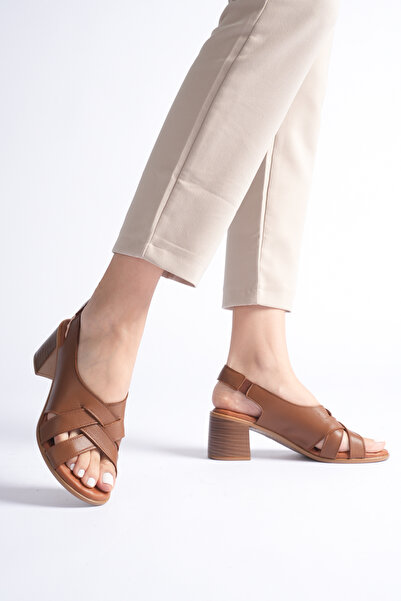 AYOOLS Kadın Hakiki Deri Çoklu Çapraz Bantlı Arkası Kemerli Orta Kalın Topukl...