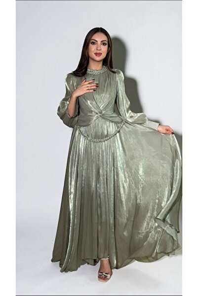 gmax Women's dress with a classic sheen