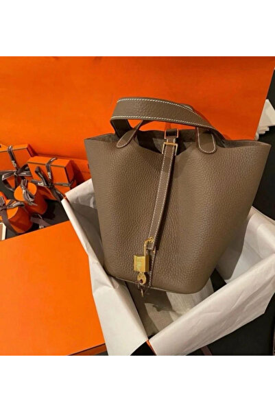 GENERAL Large brown leather Clutch Bag with a lock – practical elegance and l...