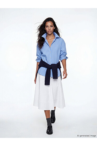 LC Waikiki قميص نسائي من مجموعة إلسيفا من قماش البوبلين المخطط باللون الأزرق