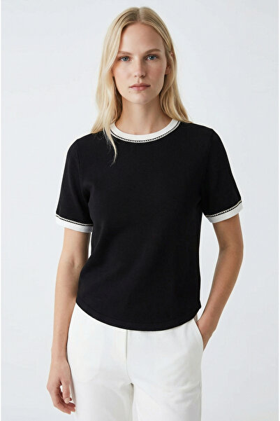 Allyco Κανονικό πλεκτό μπλουζάκι εκρού με λεπτομέρεια με ρίγες με λαιμόκοψη