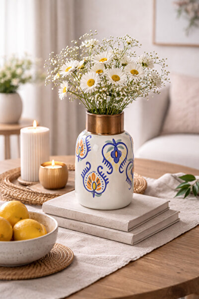 N.zone Decorative ceramic vase with a gold rim – a luxurious modern decor piece