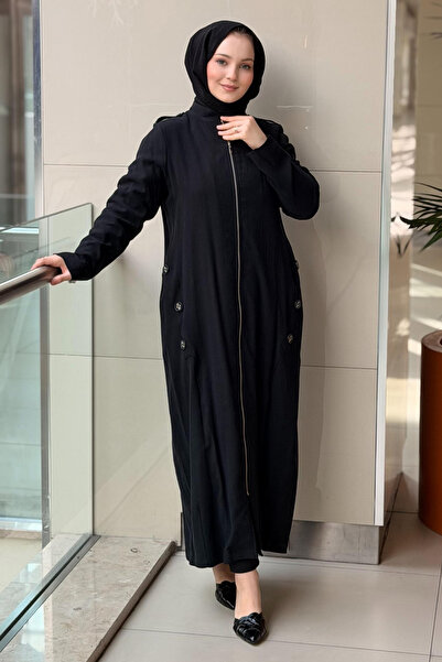 Nurcan Çetin Düğme Aksesuar Detaylı Tam Boy Fermuarlı Ferace