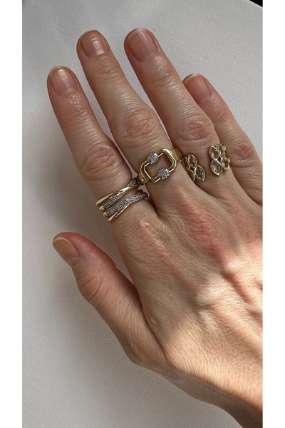 Lika taşlı kare çerçeve yüzük