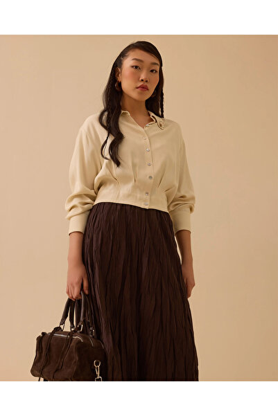 SEÇİL PİLE DETAYLI AKSESUARLI BEL BOY GÖMLEK