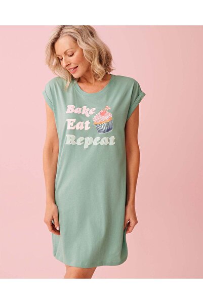 La Vie en Rose قميص نوم قطن بأكمام قصيرة مطبوع عليه صورة كب كيك