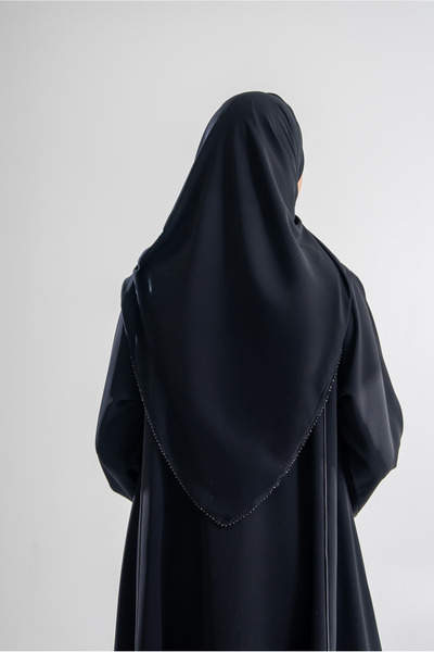 Al Afnan Boutique A headscarf made of premium Korean silk fabric with an eleg...