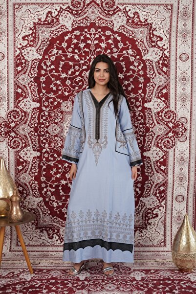 AFandina A royal jalabiya with an elegant oriental design that gives you a be...