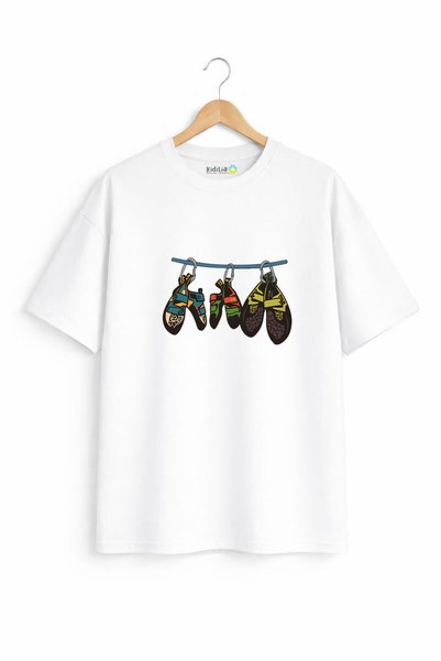 Kidilia تيشيرت بتصميم برقبة دائرية للجنسين من Climbing Shoe Visual