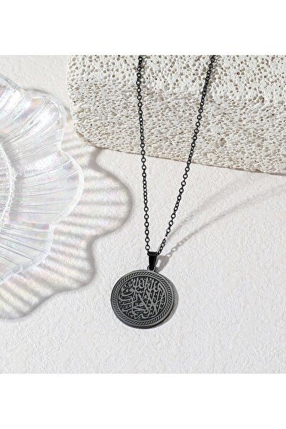 VEYA A circular stainless steel chain in a sophisticated black color, with an...