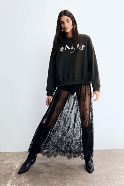 H&M سويت شيرت بتفاصيل نقوش