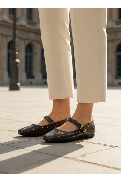 ÖRKCÜ حذاء راقصة الباليه اليومي للنساء مزين بالمسامير ماري جين حذاء مسطح بإبزيم