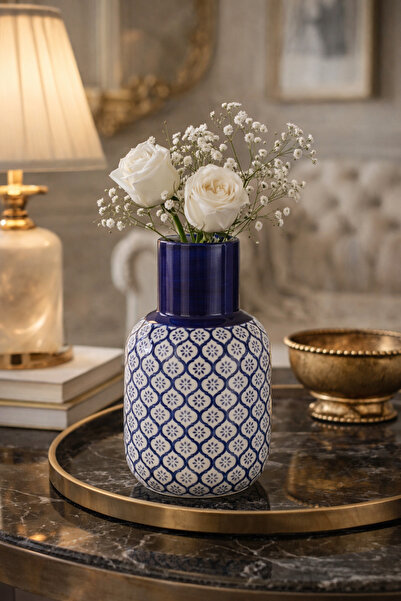 N.zone Blue and white ceramic vase with elegant geometric patterns – a luxuri...