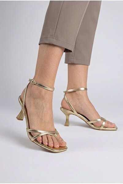 wolfcity Women's Ankle Strap Flip-Flops with Short Heels Sandals