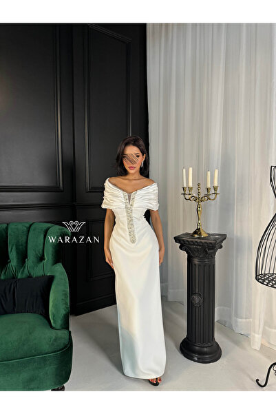 Warazan فستان سهرة ناعم بقصة صدر أنيقة V باللون الأسود أو