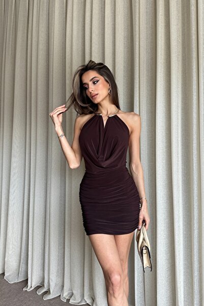 MAT Collection Kadın Kahverengi Degaje Yaka Sırt Dekolteli Tokalı Mini Elbise