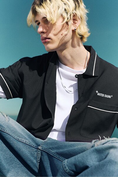 Pull & Bear Kısa kollu nakışlı gömlek