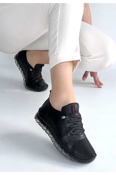 Lisinya Kitta Black Leather Lace-Up Sneakers - Tygoo