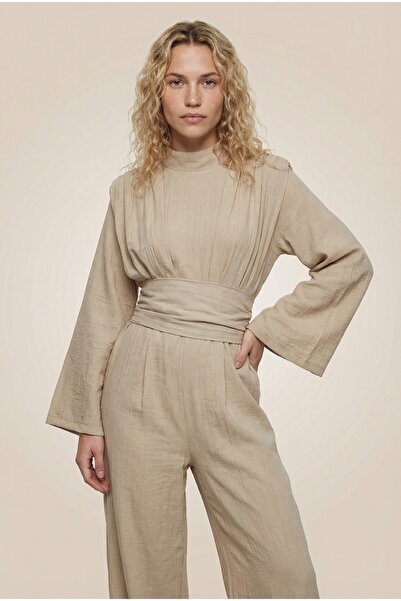 NEFESSE Pilise Detaylı Dik Yaka Cepli Kemerli Çilek Tulum