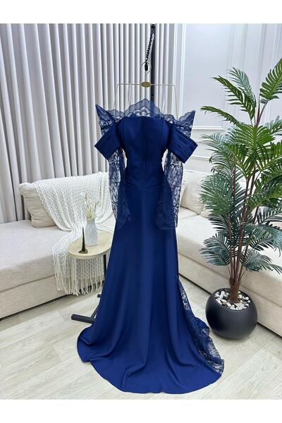FASHION A navy blue evening dress featuring wide lace shoulders and a waist-h...