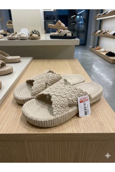 LastStep Gezer Zenne Doesn'T Slip Across the Ground.