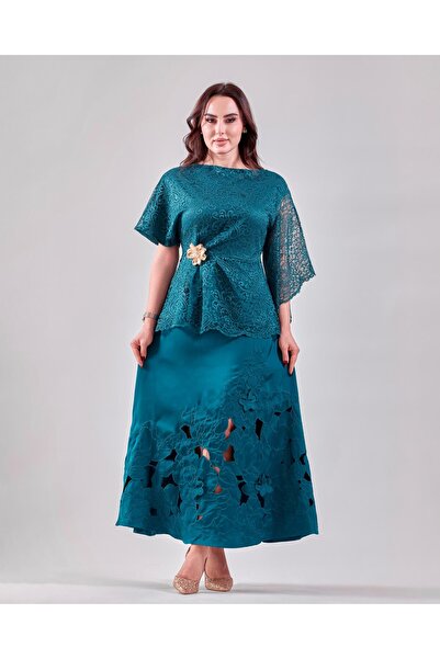 Opera Fashion Elegant Lace set with a sophisticated design