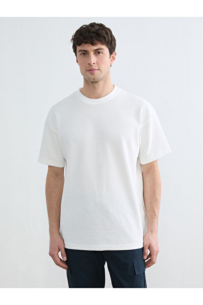 LC Waikiki تي شيرت أبيض برقبة دائرية للرجال