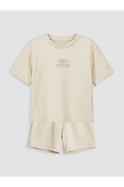 LC Waikiki Rmz Gi̇yi̇m Farkiyla Letter Printed Girls' T-Shirt and Shorts Set
