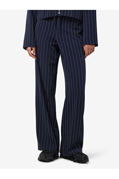 Noisy May Hose NMELLA