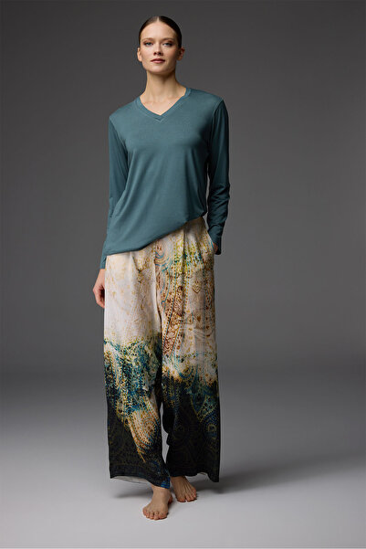 BONJOUR MADAME Παντελόνι με σχέδιο βισκόζης και μπλούζα με λαιμόκοψη ποδηλάτο...