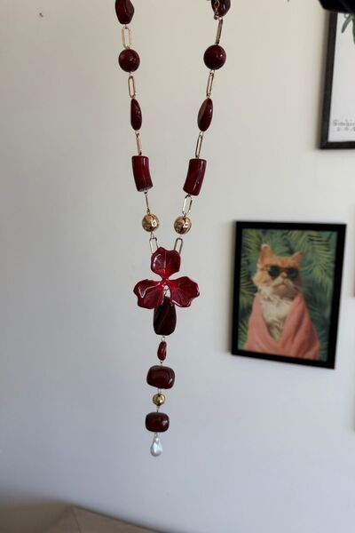 Trendy Butik قلادة زهرة بوردو مرصّع بالأحجار