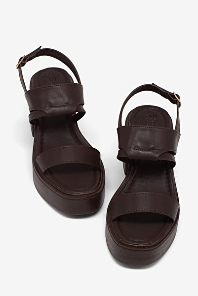 Tonny Black حذاء نسائي بني مريح مقاس حذاء بنعل بولي يوريثان بكعب صندل